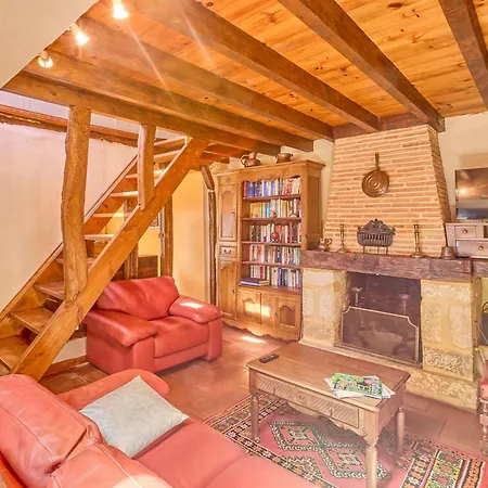 Vakantiehuis Maison T3 Avec Cheminee Pour 4 Personnes, Animaux Admis A - Fr-1-841-29 *